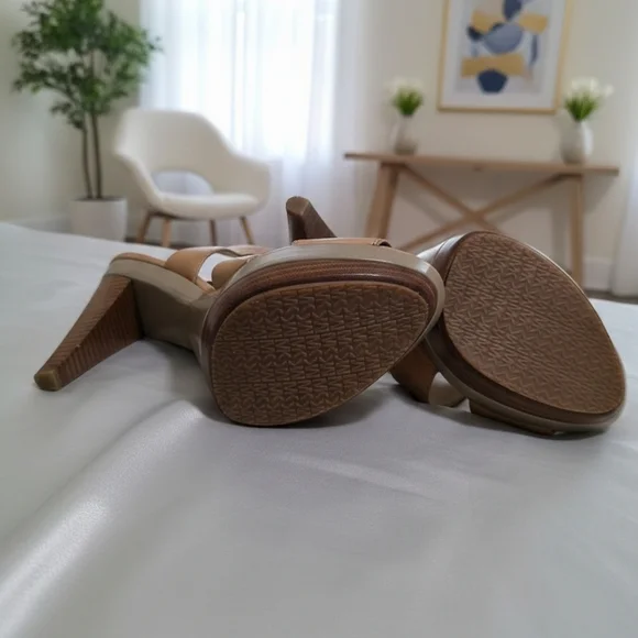 Michael Kors Beige Tan Leather Platform Heels - Picture 4 of 6